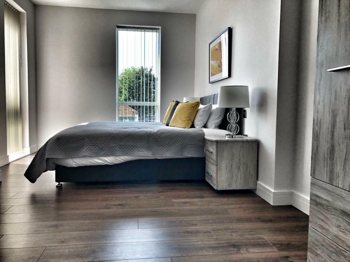 Amazing & Spacious 2 Bed 2 Bath Luxury Apartment With Balcony Free Wifi Sleeps 6 Bushey Exterior foto